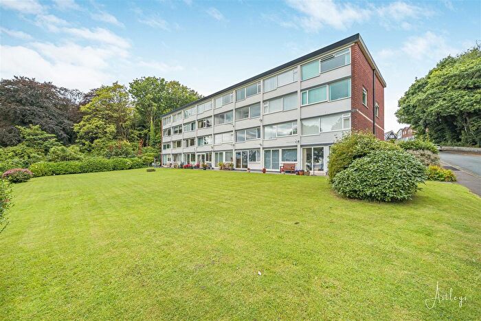 2 Bedroom Maisonette For Sale In Gullivers Close, West Cross, Swansea, SA3