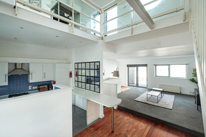 3 Bedroom Apartment To Rent In Hutchings Wharf, Canary Wharf, E14