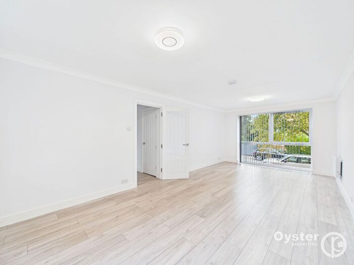 2 Bedroom Flat To Rent In Thornton Road, Potters Bar, EN6