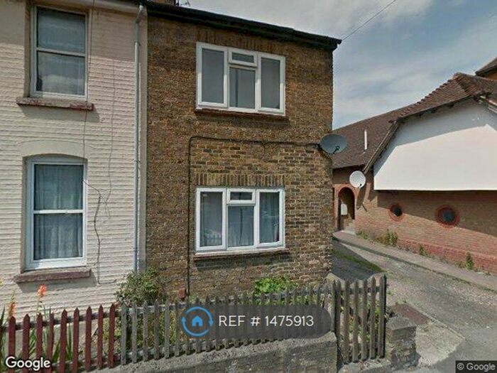 2 Bedroom Flat To Rent In Orchard Street, Rainham Kent, ME8