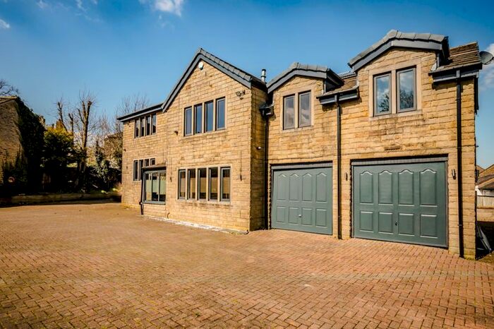 6 Bedroom Detached House To Rent In Back Green, Outlane, Huddersfield, HD3