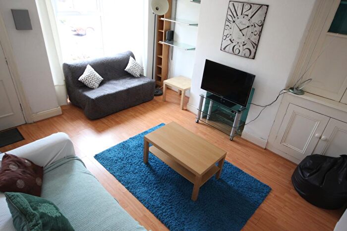 2 Bedroom Terraced House To Rent In Grimthorpe Place, Headingley, Leeds, LS6