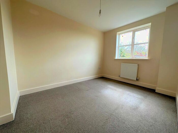 2 Bedroom Flat To Rent In High Street, Kingsthorpe, Northampton, NN2