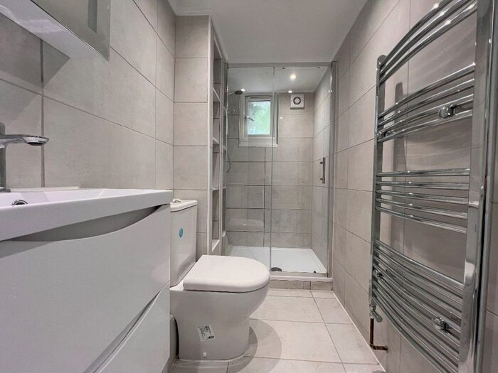 2 Bedroom Flat To Rent In Gilbey Road, London, SW17