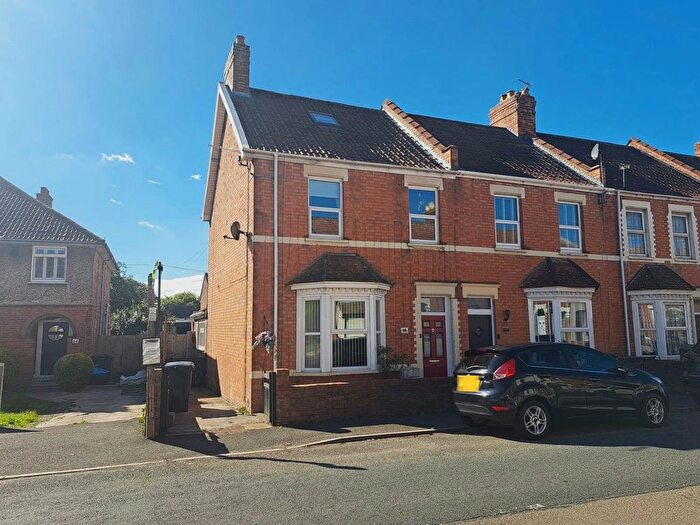 4 Bedroom End Terrace House For Sale In Burnham Road, Highbridge, Somerset, TA9