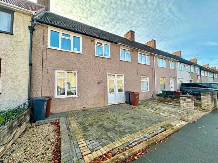 3 Bedroom Terraced House For Sale In Valence Wood Road, Dagenham, RM8