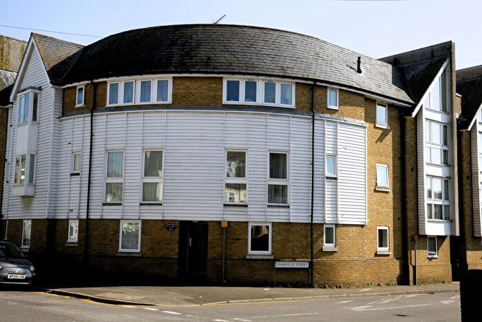 1 Bedroom Flat For Sale In Beaconsfield Road, Dover, CT16