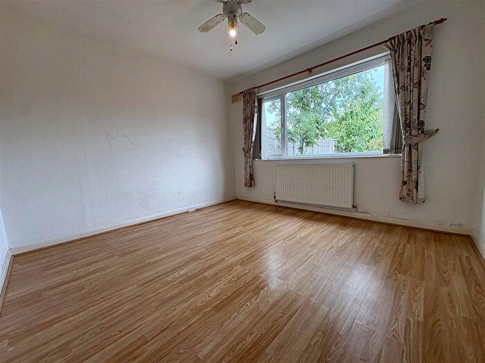 2 Bedroom Semi-detached Bungalow For Sale In Briar Drive, Huntington, YO31