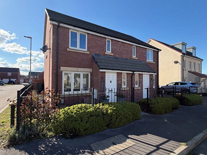 3 Bedroom Semi Detached House For Sale In Grebe Road, Yeovil, Somerset, BA22