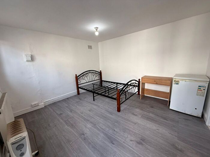 1 Bedroom Studio To Rent In Ilford, IG3