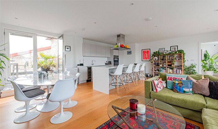 3 Bedroom Flat To Rent In Lichfield House, Tollgate Gardens, London, NW6