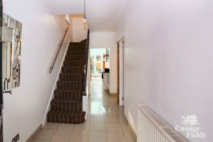 4 Bedroom House To Rent In Carterhatch Lane, Enfield, EN1