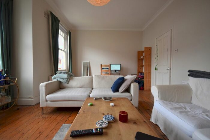 3 Bedroom Maisonette To Rent In Mantilla Road, London, SW17