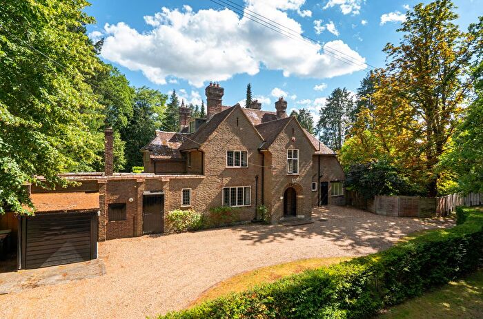 6 Bedroom Detached House For Sale In Worplesdon, Guildford, Surrey, GU3
