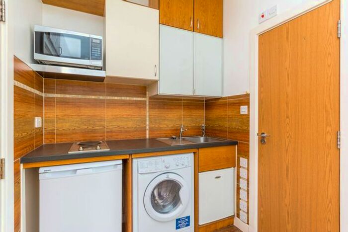 1 Bedroom Flat To Rent In Winchester Street, South Acton, London, W3