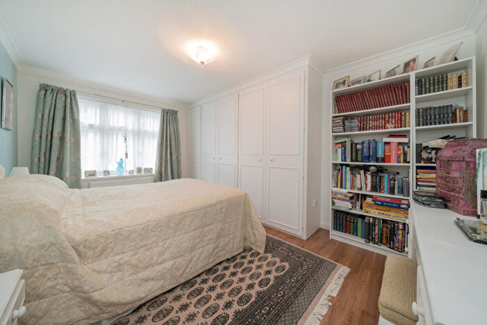 4 Bedroom Terraced House For Sale In Chambord Street, London, E2