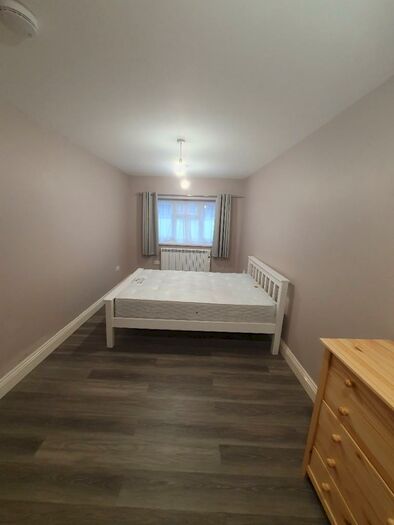 1 Bedroom Flat To Rent In High Road, London, N2