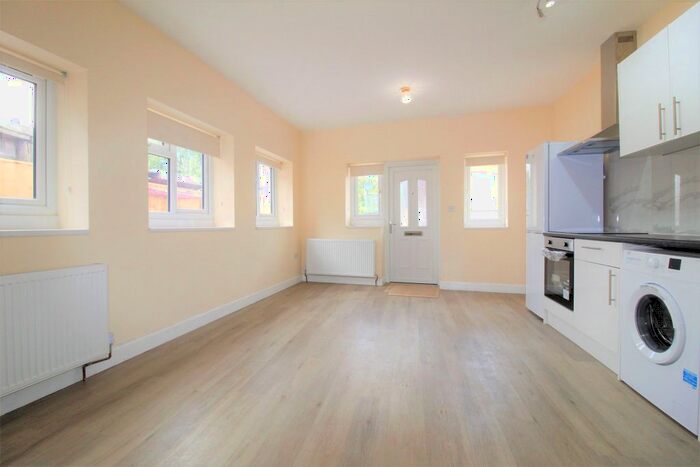 1 Bedroom Flat To Rent In Gold Lane, Edgware, HA8