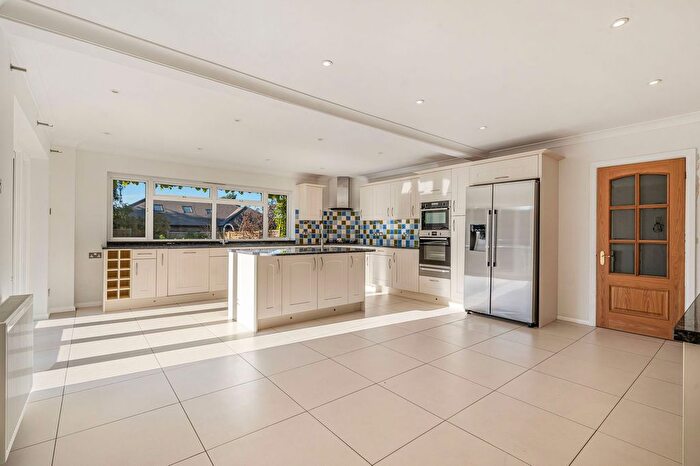 5 Bedroom Detached House For Sale In Kennel Close, Fetcham, KT22