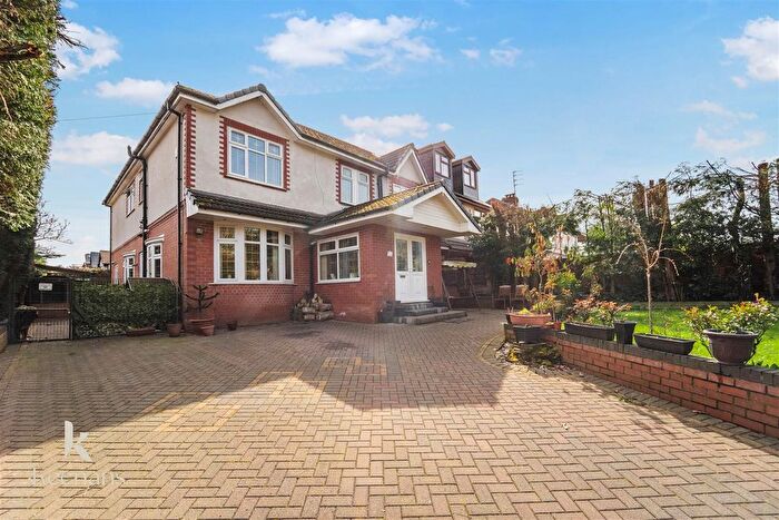 6 Bedroom Semi-Detached House For Sale In Sheepfoot Lane, Prestwich, Manchester, M25