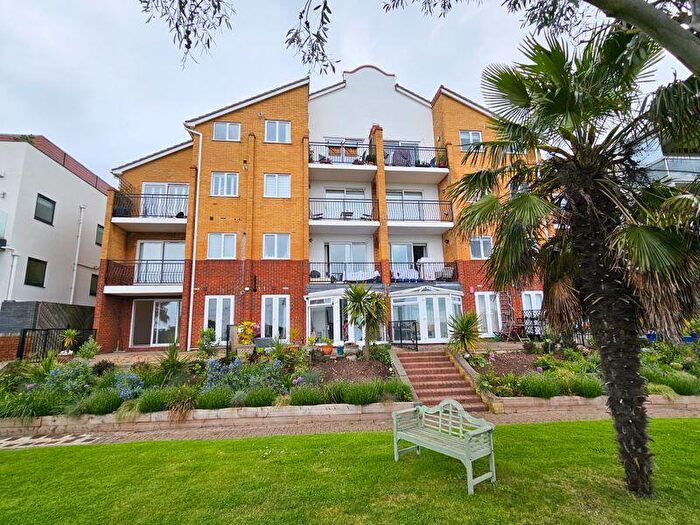 2 Bedroom Flat To Rent In Undercliff Gardens, Leigh-On-Sea, SS9