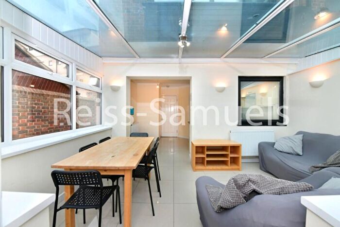 5 Bedroom Town House To Rent In Barnfield Place, Canary Wharf, London, E14