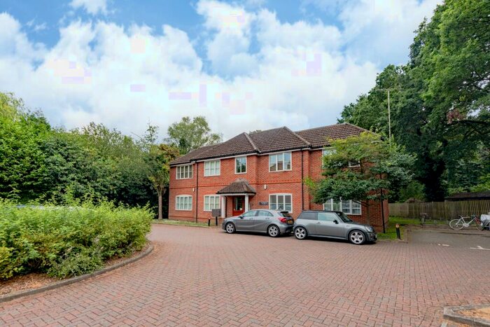 1 Bedroom Flat To Rent In Moorside Close, Farnborough, GU14