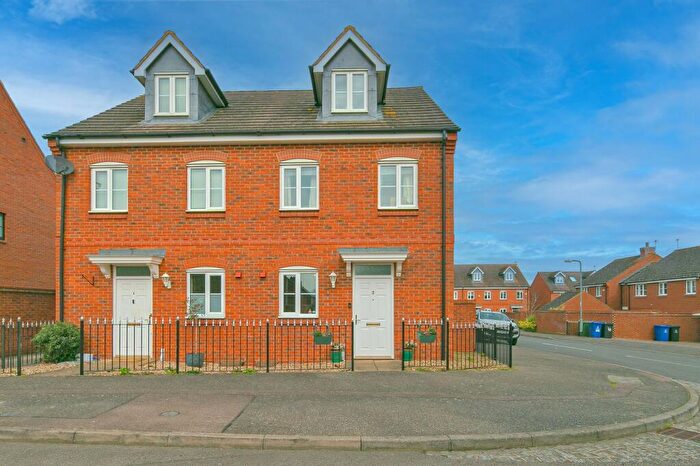 4 Bedroom Semi-Detached House For Sale In The Meadows, Old Stratford, MK19