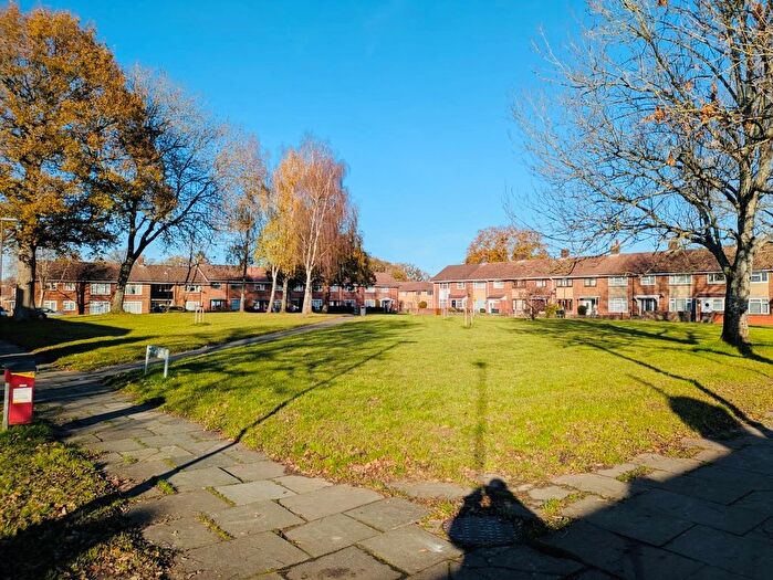 3 Bedroom Flat To Rent In Langley Parade, Crawley, RH11