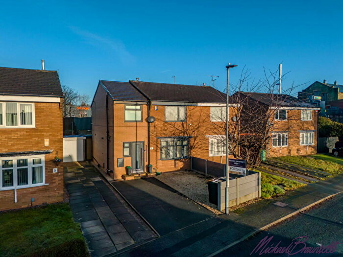 3 Bedroom Semi-Detached House For Sale In Hatton Close, Bradford, BD6