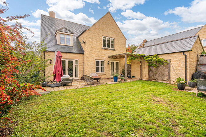 4 Bedroom Detached House For Sale In Dormers Close, Tetbury, GL8