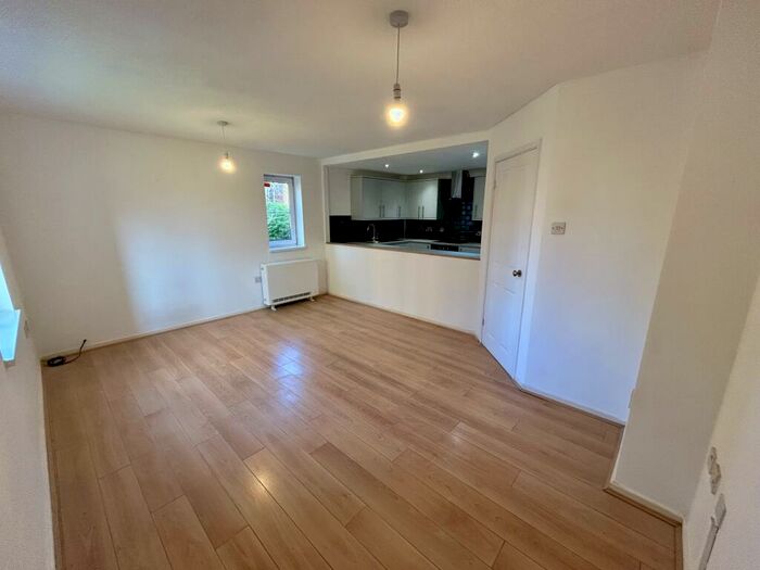 2 Bedroom Apartment To Rent In Cory Place, Windsor Quay, Cardiff, CF11