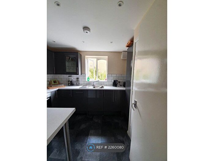 1 Bedroom Flat To Rent In Inwen Court, London, SE8