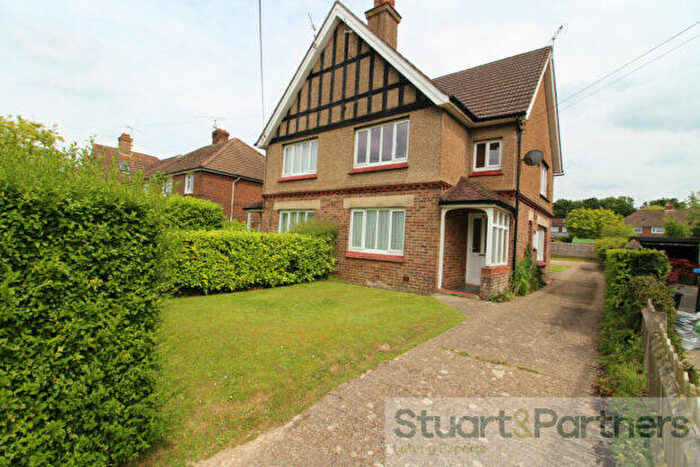 1 Bedroom Flat To Rent In Eastern Road, Haywards Heath, RH16