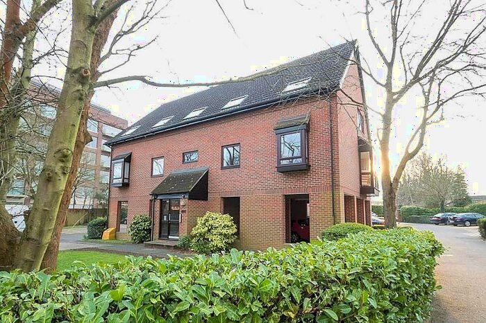 2 Bedroom Flat To Rent In The Oaks, Moormede Crescent, Staines-Upon-Thames, Middlesex, TW18