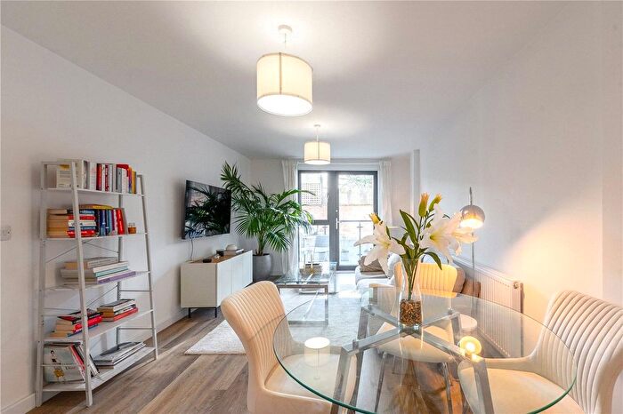 1 Bedroom Flat For Sale In Beales Lane, Weybridge, Surrey, KT13