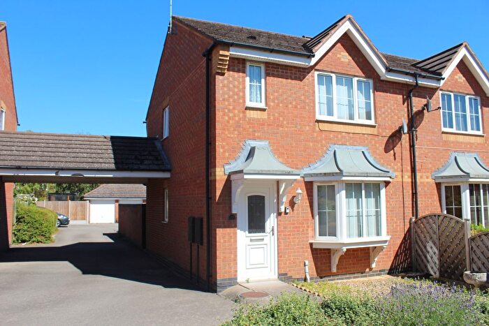 3 Bedroom Semi-Detached House To Rent In Wilson Close, Daventry, NN11