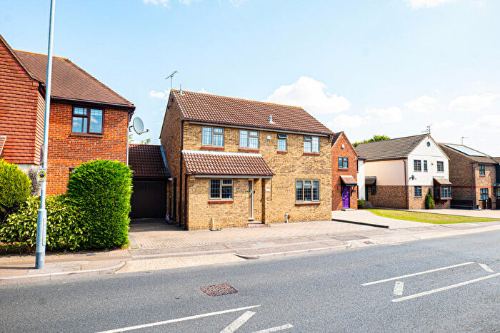 4 Bedroom Detached House For Sale In Green Lane, Leigh-on-sea, SS9