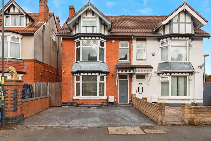 4 Bedroom Semi Detached House For Sale In Westfield Road, Acocks Green, Birmingham, B27