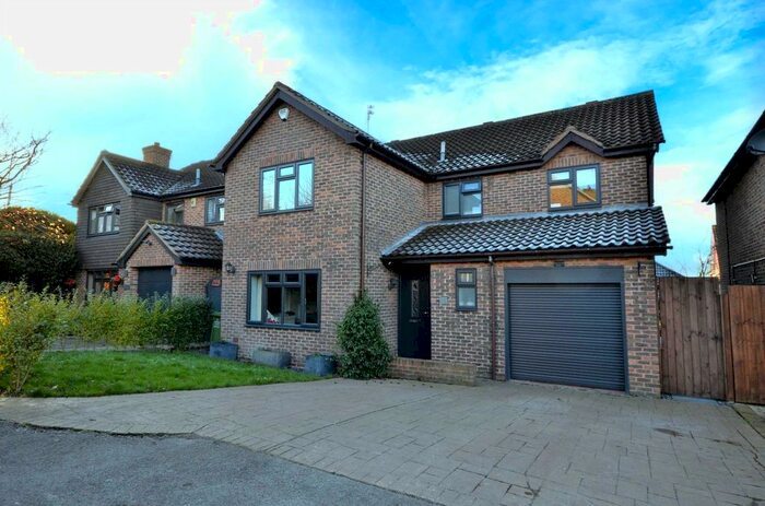 4 Bedroom Detached House To Rent In Devereux Way, Billericay, CM12
