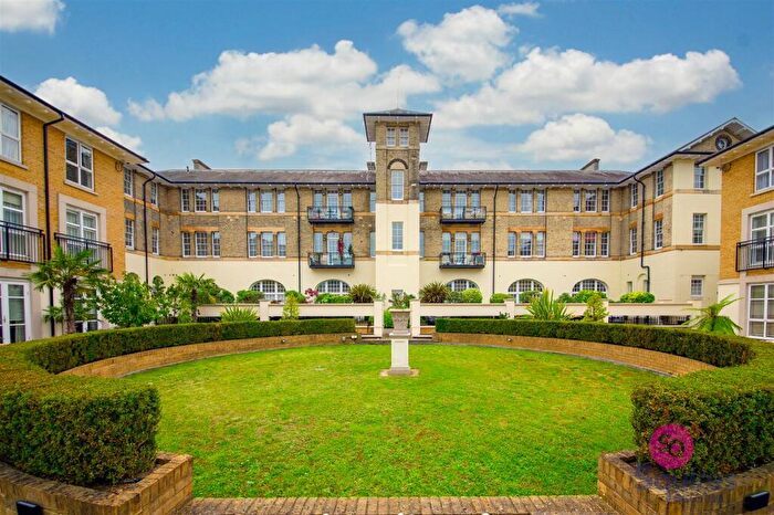 3 Bedroom Flat For Sale In St. Vincents Lane, Mill Hill, London, NW7