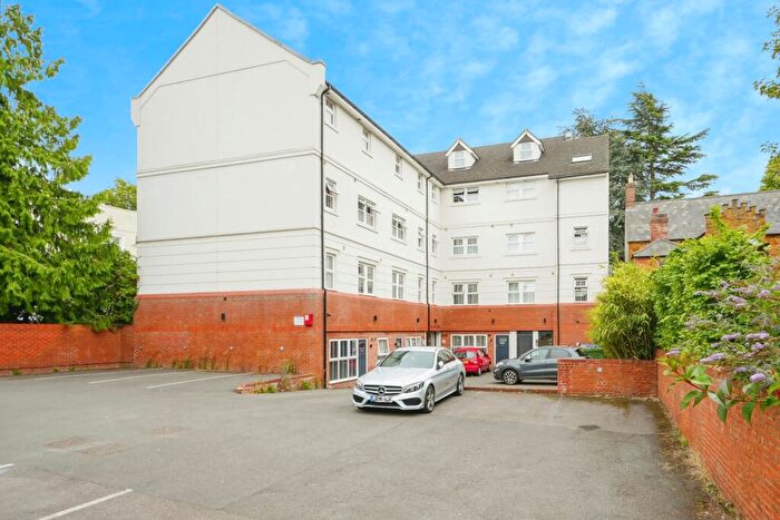 2 Bedroom Flat For Sale In West Bar Street, Banbury, Oxfordshire, OX16