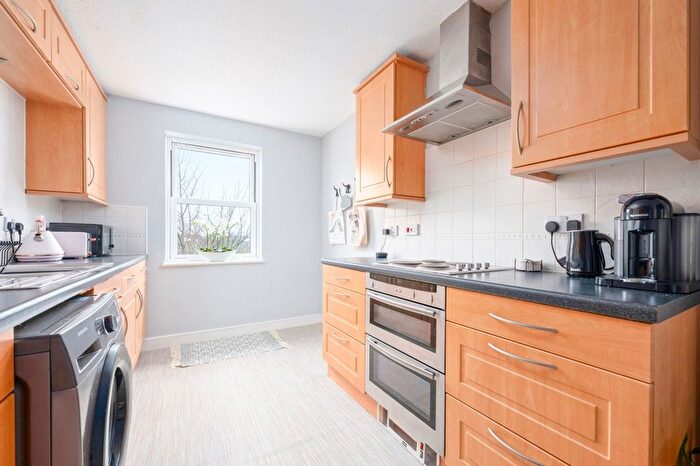 2 Bedroom Flat For Sale In Edmund Place, Dunfermline, KY12