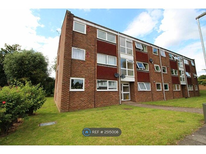 2 Bedroom Flat To Rent In Francis Close, Hitchin, SG4