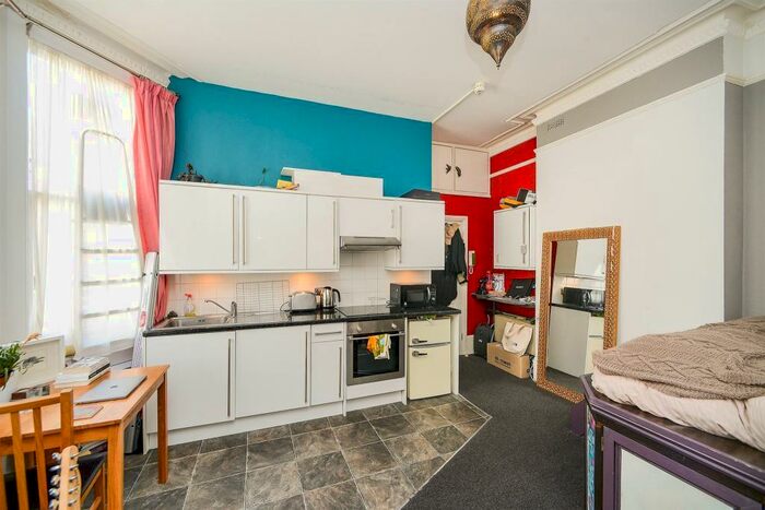 Flat To Rent In College Road, Brighton, BN2