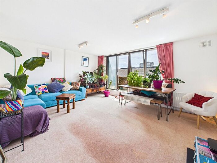 1 Bedroom Flat To Rent In Bridge House, Teddington, TW11