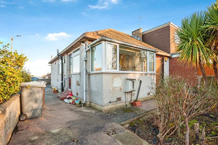 2 Bedroom Bungalow For Sale In Lulworth Avenue, Leeds, LS15