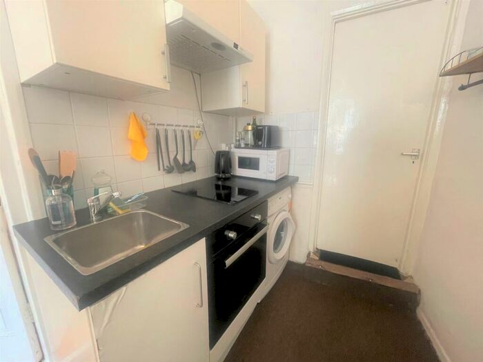 1 Bedroom Flat To Rent In Wedmore Gardens, Archway, N19