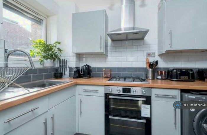 1 Bedroom Flat To Rent In Freeland Court, Sidcup, DA15