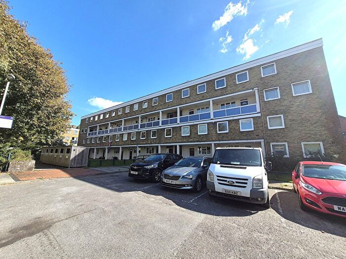 3 Bedroom Maisonette For Sale In Perry Gardens, Poole, BH15